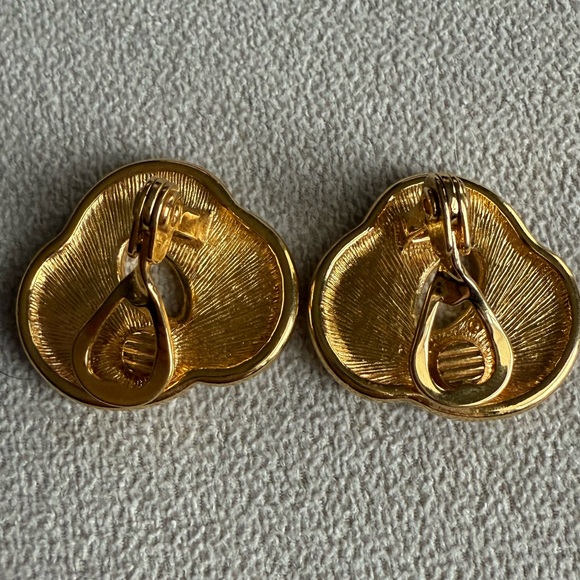 Vintage Monet White Enamel Swirl Clip-On Earrings – Gold Tone - Picture 2 of 8